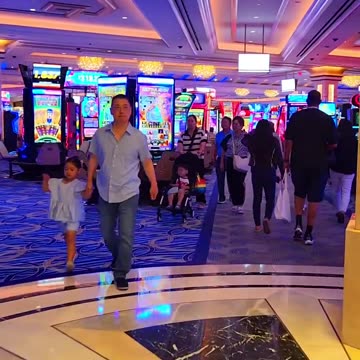 Walking 🚶‍♂️ into the Venetian Las Vegas