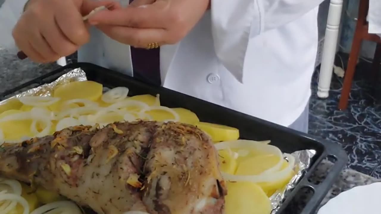 CODILLO DE CORDERO AL HORNO ESPETACULAR