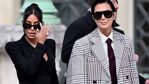 Kris Jenner's new face is giving full Lindsay Lohan facelift, and I'm shook.