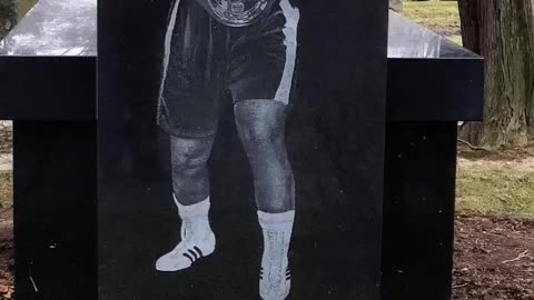 FAMOUS GRAVES - VOL. 556: SMOKIN' JOE FRAZIER