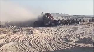 🚨🤝 Israel Gaza Palestine War | Gazans Swarm Aid Truck Amid Israeli Soldiers' Orders | RCF