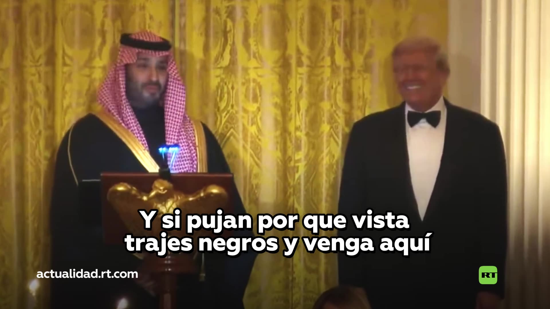 Príncipe heredero saudí bromea sobre llevar traje en siguiente visita a Trump