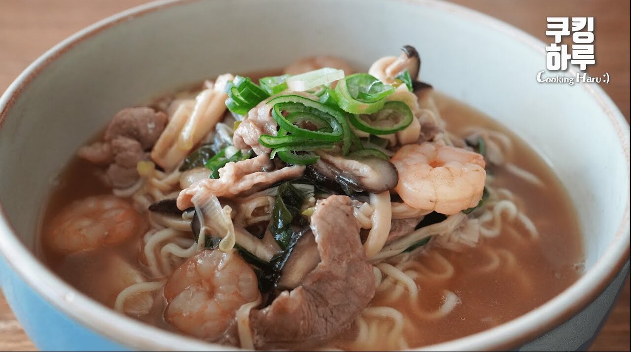 Kill 6 birds with one stone! Cook 1 Ramen and you get 6 different menus! ; $2.5/meal. ASMR