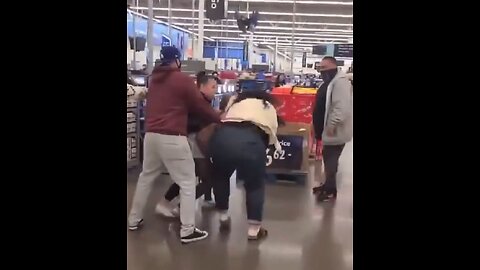 Karen throws 1st punch, gets gang beat at Walmart. Instant Karma
