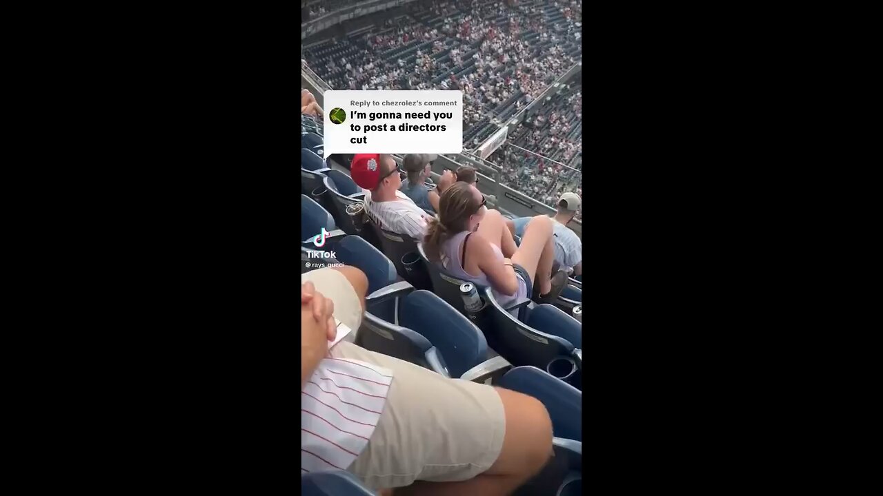 2 Finger Discount at the Yankees game is crazy work 💀