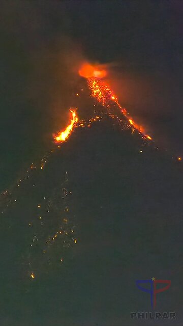 Lava Movement at Mayon’s Summit