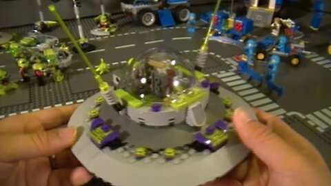 Lego 7052 ‧ UFO Abduction - Alien Conquest Brickformula Review