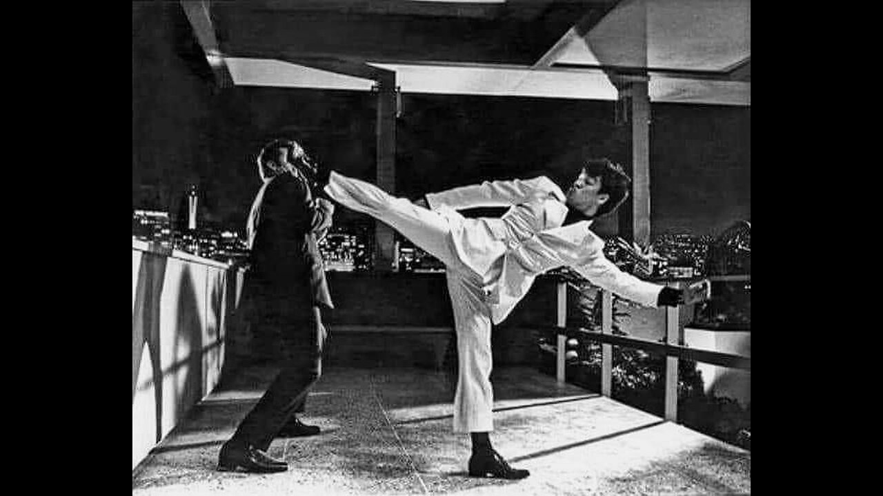 Cross kick Studio Films Bruce Lee Marlowe