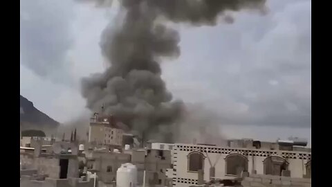 Israeli just bombed the Presidential Palace in Sana'a Yemen 🇾🇪