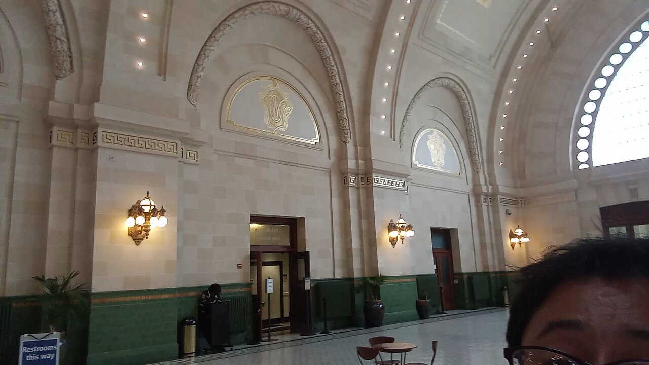 Testing ONN Vlogging setup while travelling Union Station Seattle WA