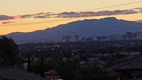 Did you SEE tonight's WINDY Las Vegas 🔥 sunset? Check THIS out! 01.08.2026 #follow #lasvegas