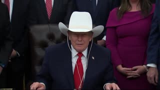 🟢 WATCH: President Trump Dons White Cowboy Hat