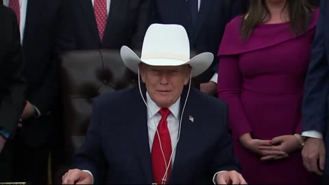🟢 WATCH: President Trump Dons White Cowboy Hat
