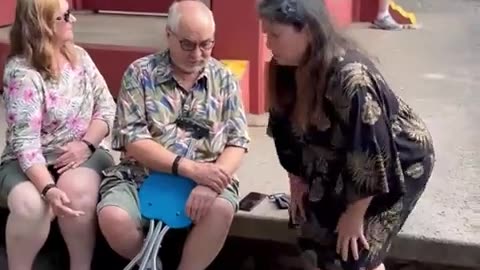 🤯😡 Tour Guide's Meltdown at Hawaiian Temple Caught on Camera! | FunFM