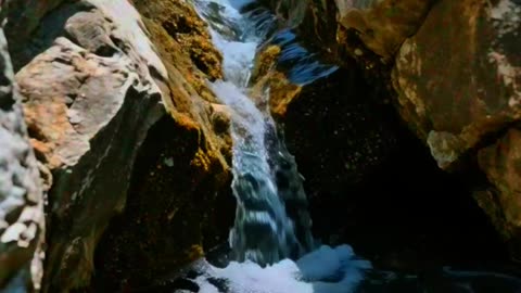 Listen to the sound of mountain streams~