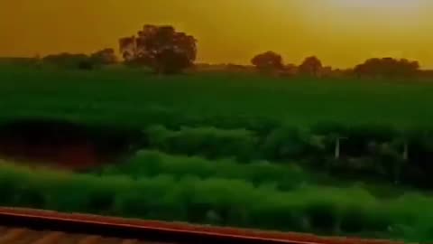 Train travel Jhilmil setaro ki cchaiya