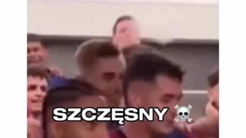 Szczesny smoking big cigar as Barcelona celebrating La Liga