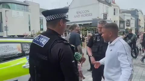 A Christian is preaching in Brighton & the police move him on because of "hate".