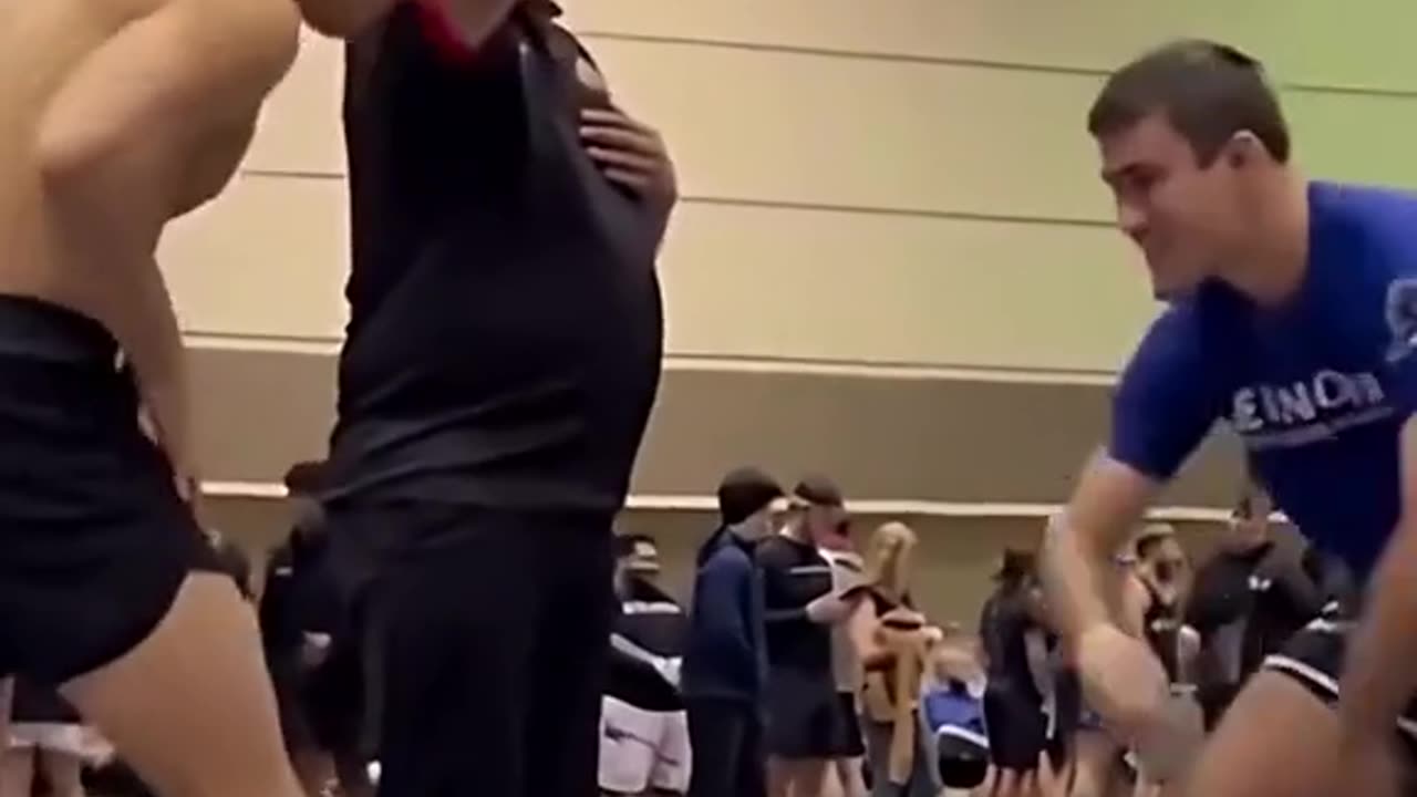 Cheeky fighter gets taught a lesson, hahaha