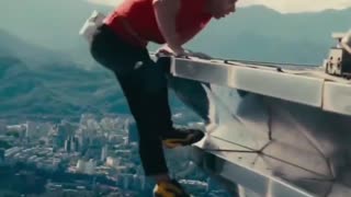 American climber Alex Honnold Climbs 1667 ft skyscraper
