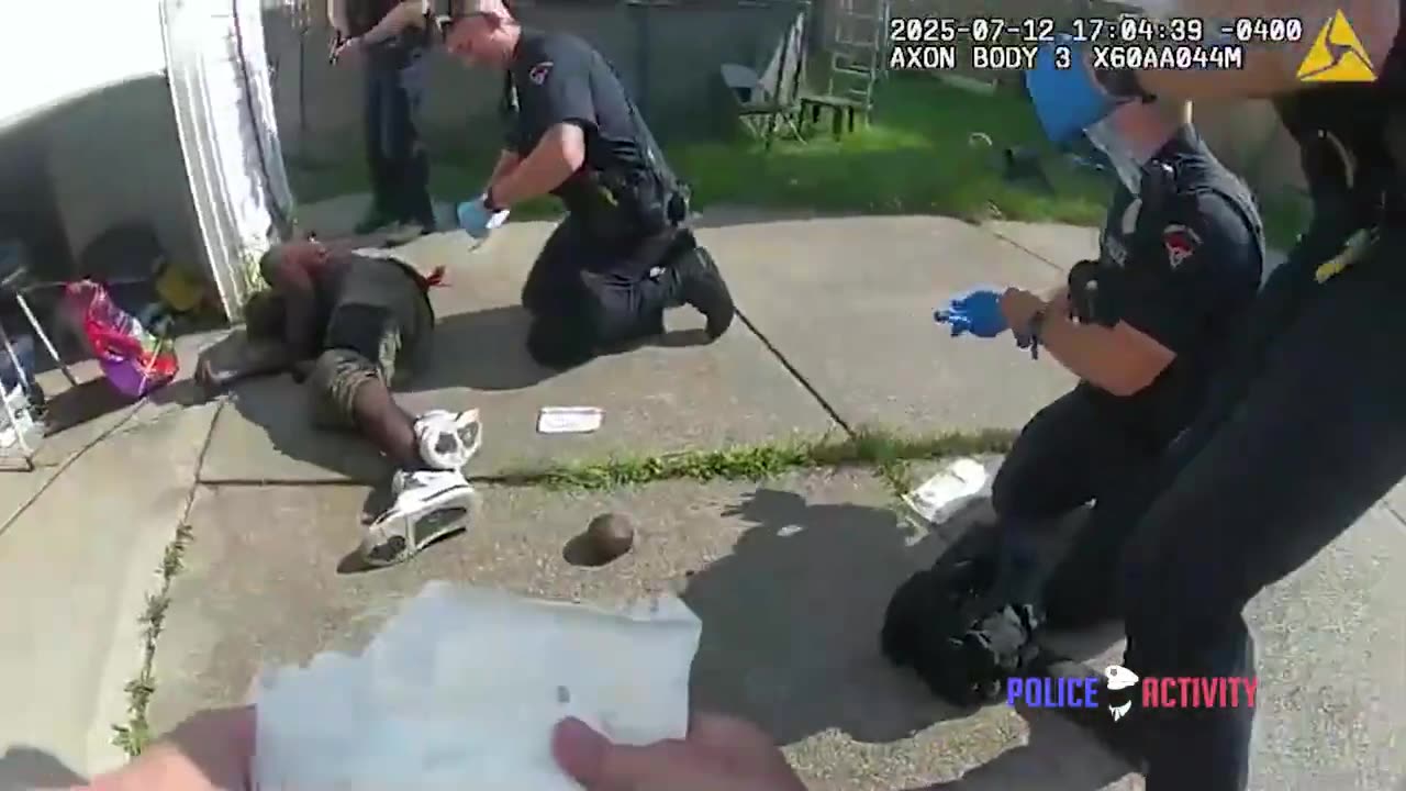 Suspect Armed with 2 Knives Charges and Stabs N.Y. Police Officer | Real Bodycam Footage