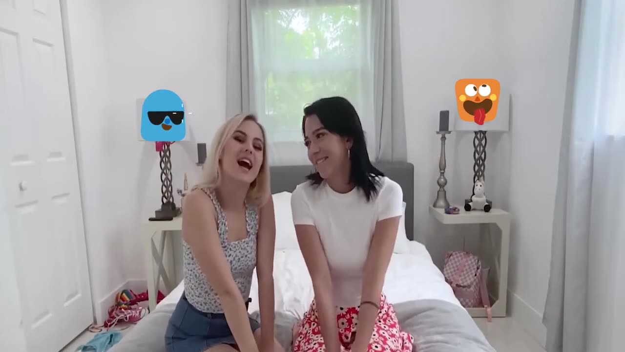 Riley_Jean_And_Aria_Bank_Need_Entertainment_And_Sing_Happy_Fathers_day