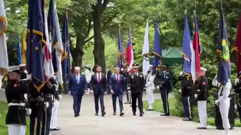 President Donald J. Trump lays a wreath at the Tomb of the Unknown Soldier 🇺🇸