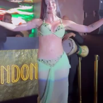 💃 Soft lace, seductive front closure