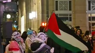 Hamasnik leader can't remember the words to an anti-Israel chant while protesting Kamala in Seattle