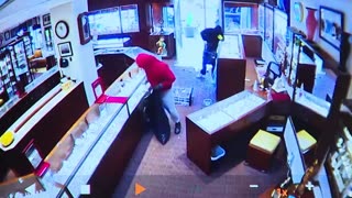DESPICABLE: Gang of thugs steal $2M worth of jewelry in brazen Seattle robbery