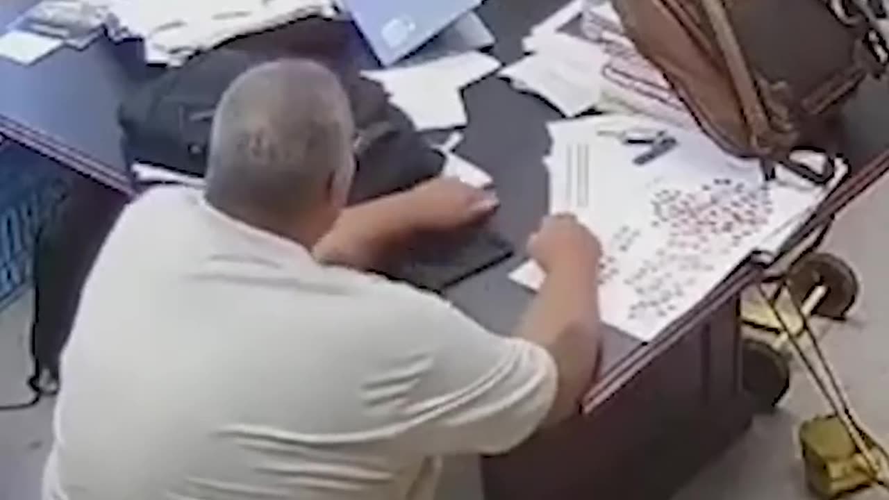 SHERIFF KILLS JUDGE IN KENTUCKY