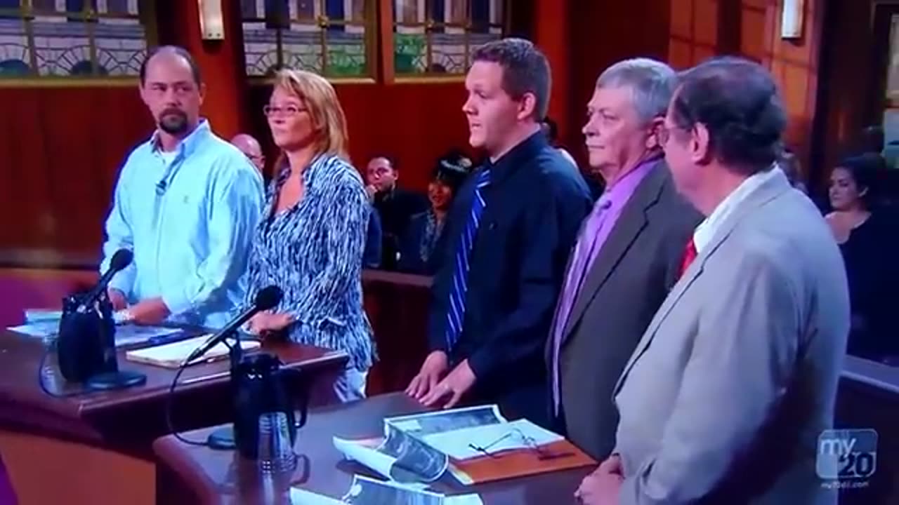 Shocking: Idiot Threatens Judge Judy, Then Gets Stuck Inside Courtoom!