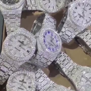 How Cristiano Ronaldo makes money 💵