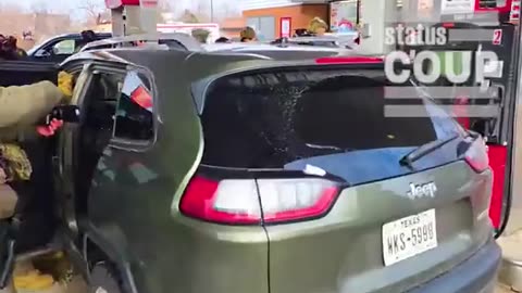 Vào Chủ nhật, lực lượng thực thi pháp luật liên bang đã bắt giữ một người đàn ông