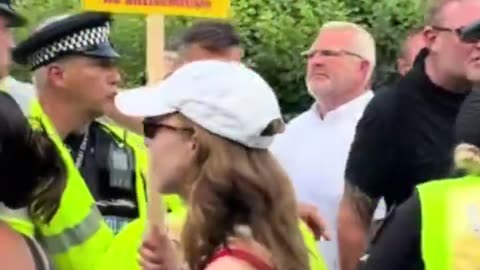 Locals clash with ANTIFA outside a migrant hotel in Epping, Essex