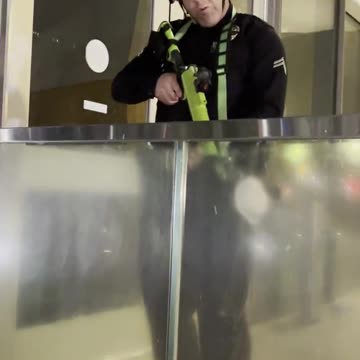 The cop shot this douche right in the balls LOLOL