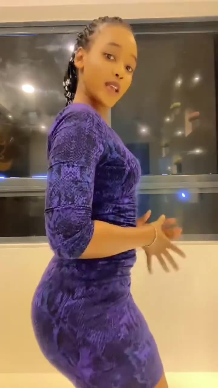 big ass twerks nude, how long can you stand watching this sexy girl?