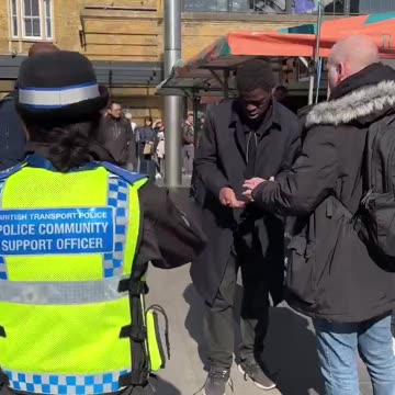 The policewoman in London seems to be in trouble.