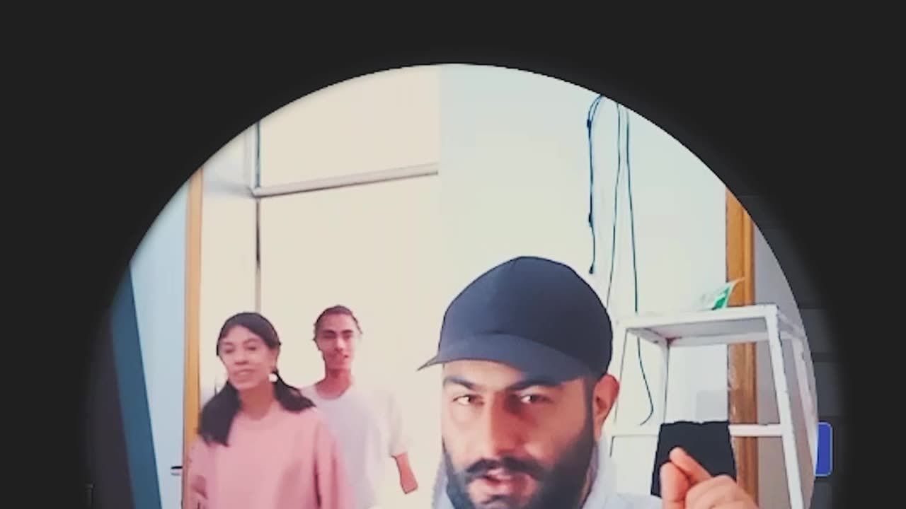 لحظه ورود هلما و محمد برای رکورد ویدئو