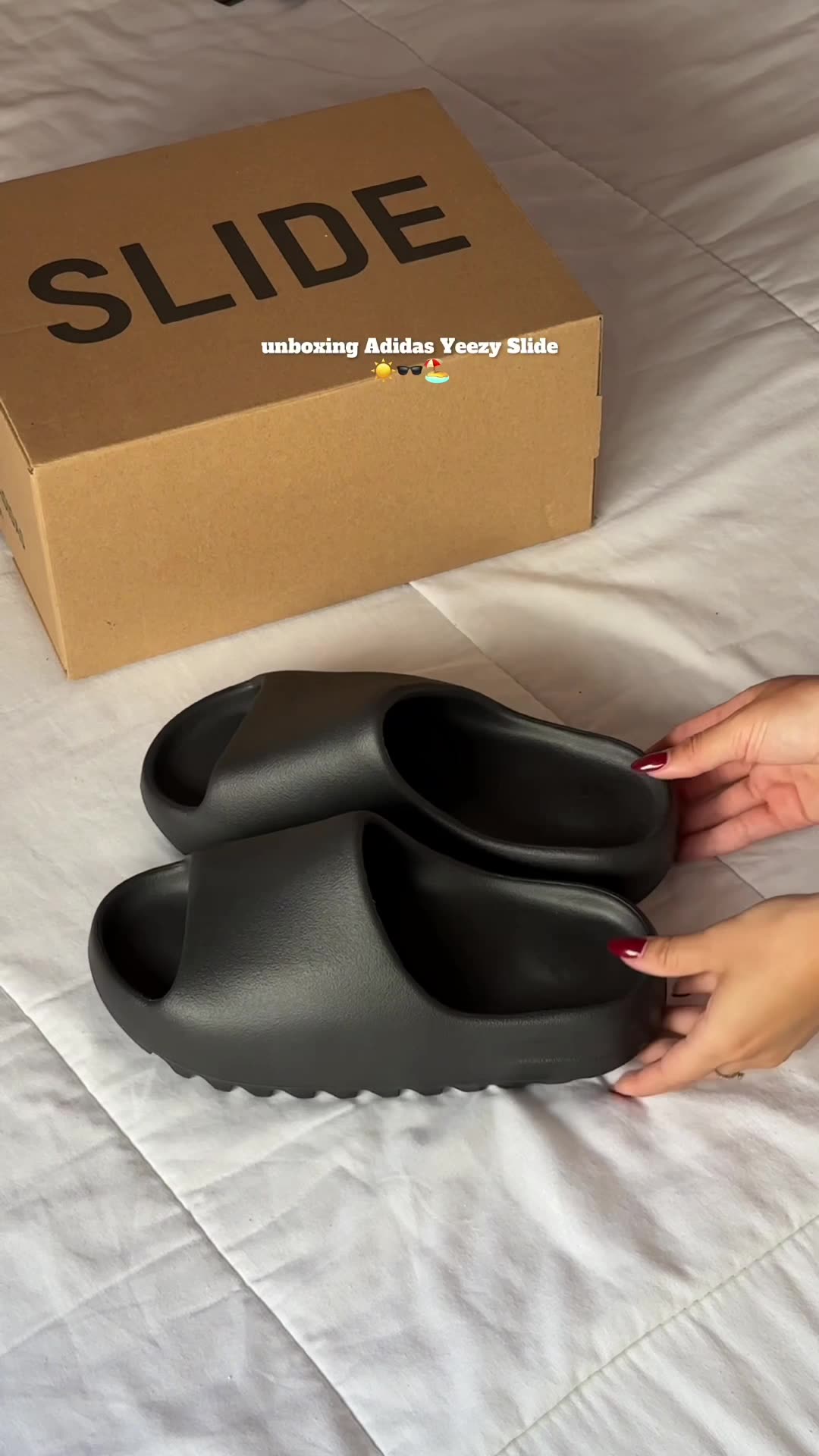 The SUN is Shining 🕶️☀️ - Get Ready w/ the Yeezy Slide Onyx 🖤