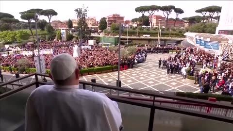 Pope Francis returns to Vatican after five weeks in hospital