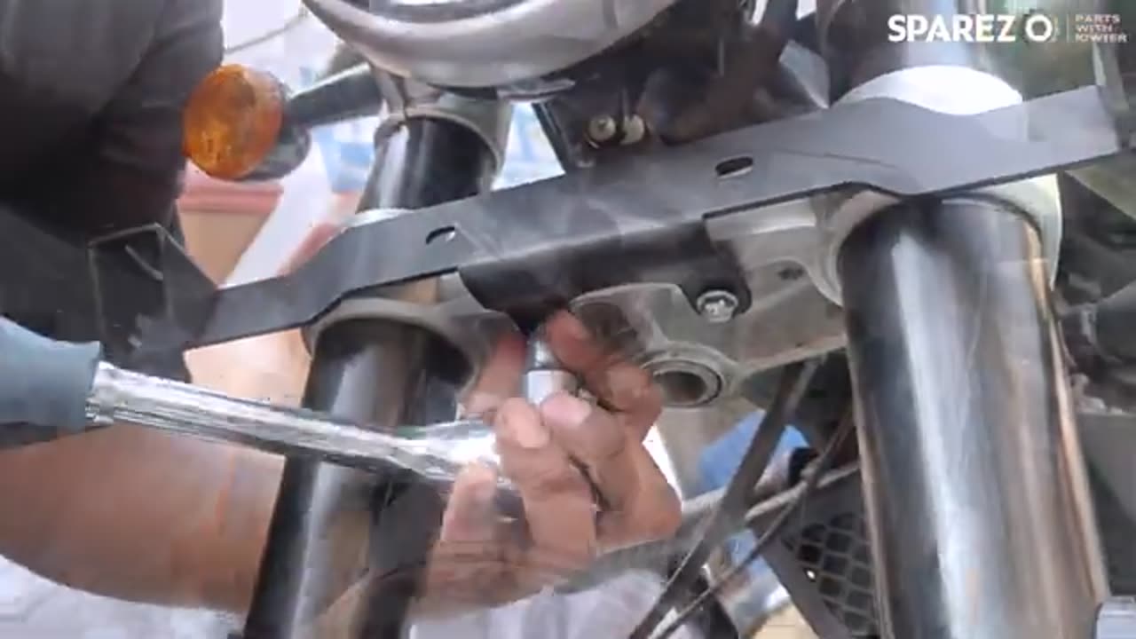 Super Meteor 650 | Accessories Installation - SPAREZO