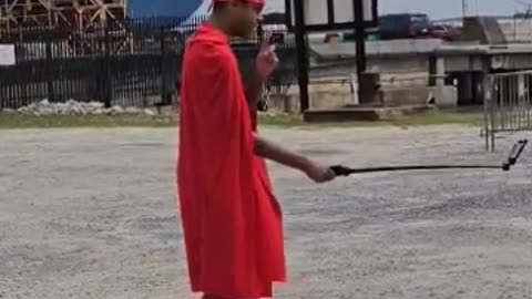 when you see Joe Winko recording a YouTube video in Mobile Alabama _ Joe Winko