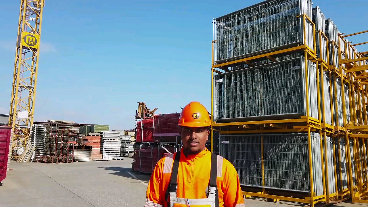 KV-Lernender beim Werkstattpraktikum bei Marti AG Bern