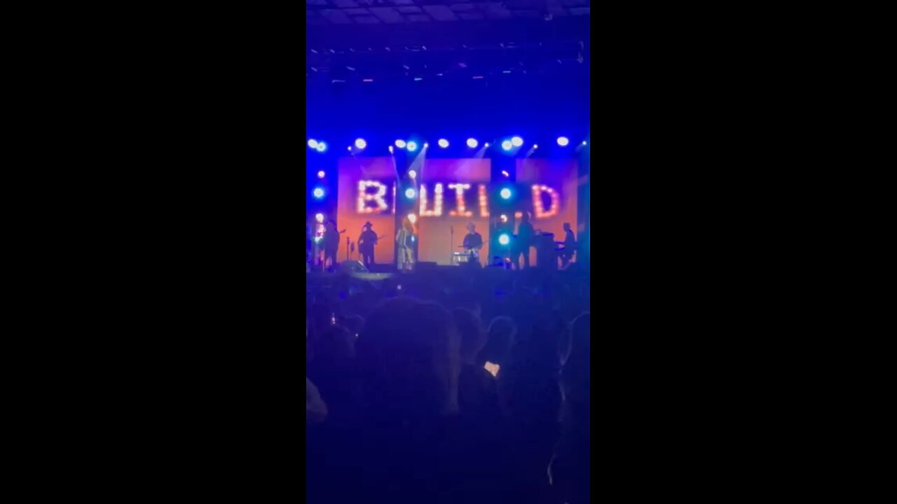 Martina McBride singing Build It Anyway