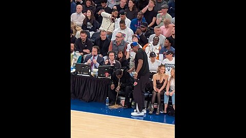 Tracy Morgan Taken Out of Knicks Game in a Wheelchair After Courtside Medical Incident Delays Play