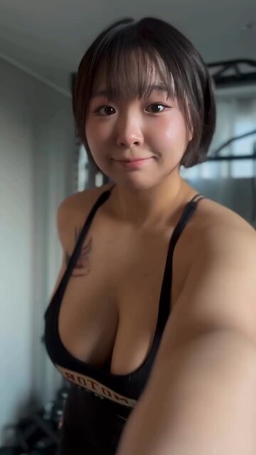 How to train your biceps and triceps – give it a try and feel the burn!