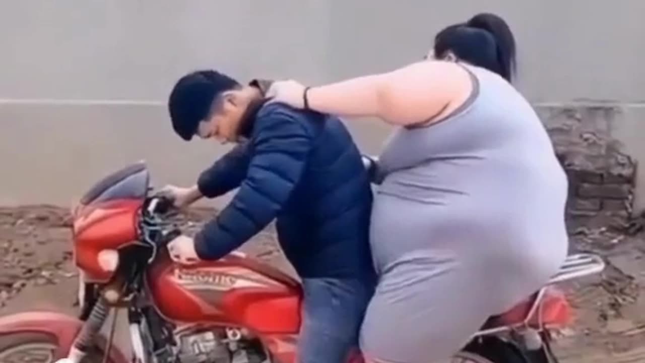 Struggle to get onto a bike—hilarious and relatable! 😂🚲 #RelatableMoments
