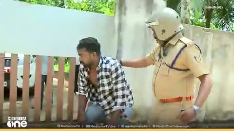എനിക്ക് വെള്ളം വേണം...; ജീപ്പിൽ കയറ്റുന്നതിനിടെ പോലീസിനോട് യൂത്ത് കോൺഗ്രസ് പ്രവർ രംഗത്ത്