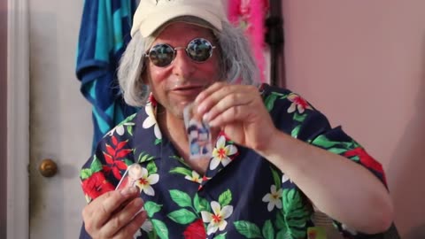 BREAKING NEWS: Elderly Man EATS T a y l o r S w i f t